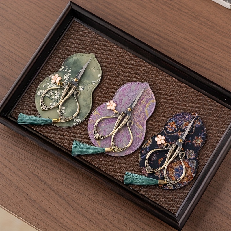 Embroidery Scissors Small - 中国製ヴィンテージミニ刺繍はさみ、タッセル装飾クラフトシザー、ひょうたん型布カバー付きDIY縫製糸切り工具