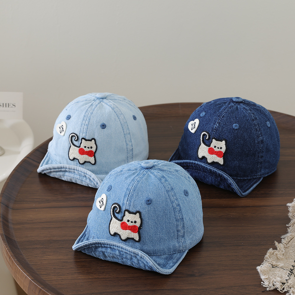 Embroidery Cat - 子供用ウォッシャブルデニムソフトブリム野球帽、猫の刺繍入り、ダックビルスタイル、漫画風カジュアルソフトトップハット