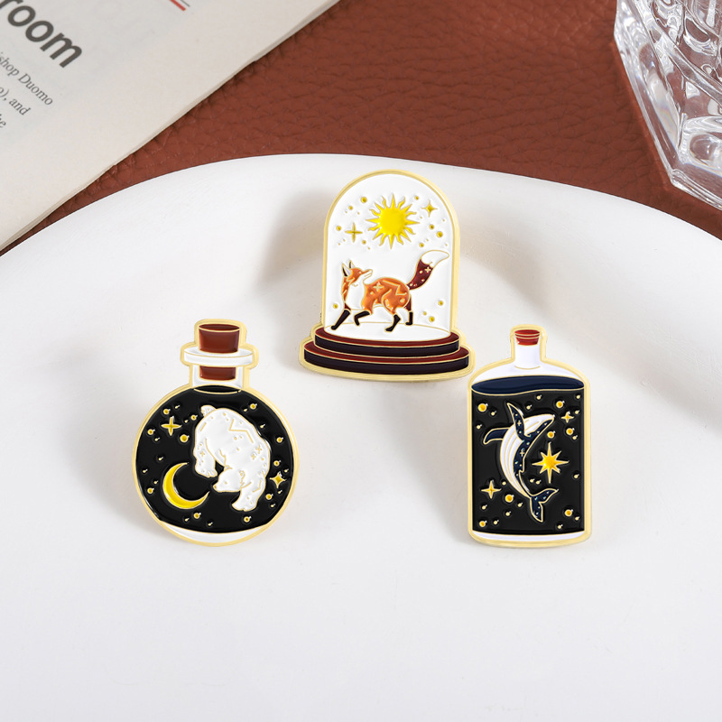 星空魔法瓶アニマルエナメルピン3個セット キツネ、クマ、クジ - Embroidery Fish のレビューと価格