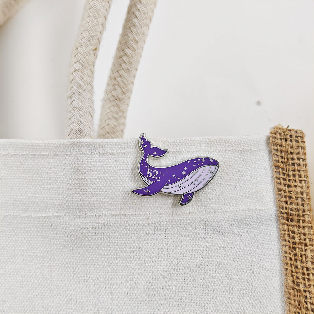 K-POP ARMY 52ヘルツ 孤独なクジラ エナメルピン - Embroidery Fish のレビューと価格