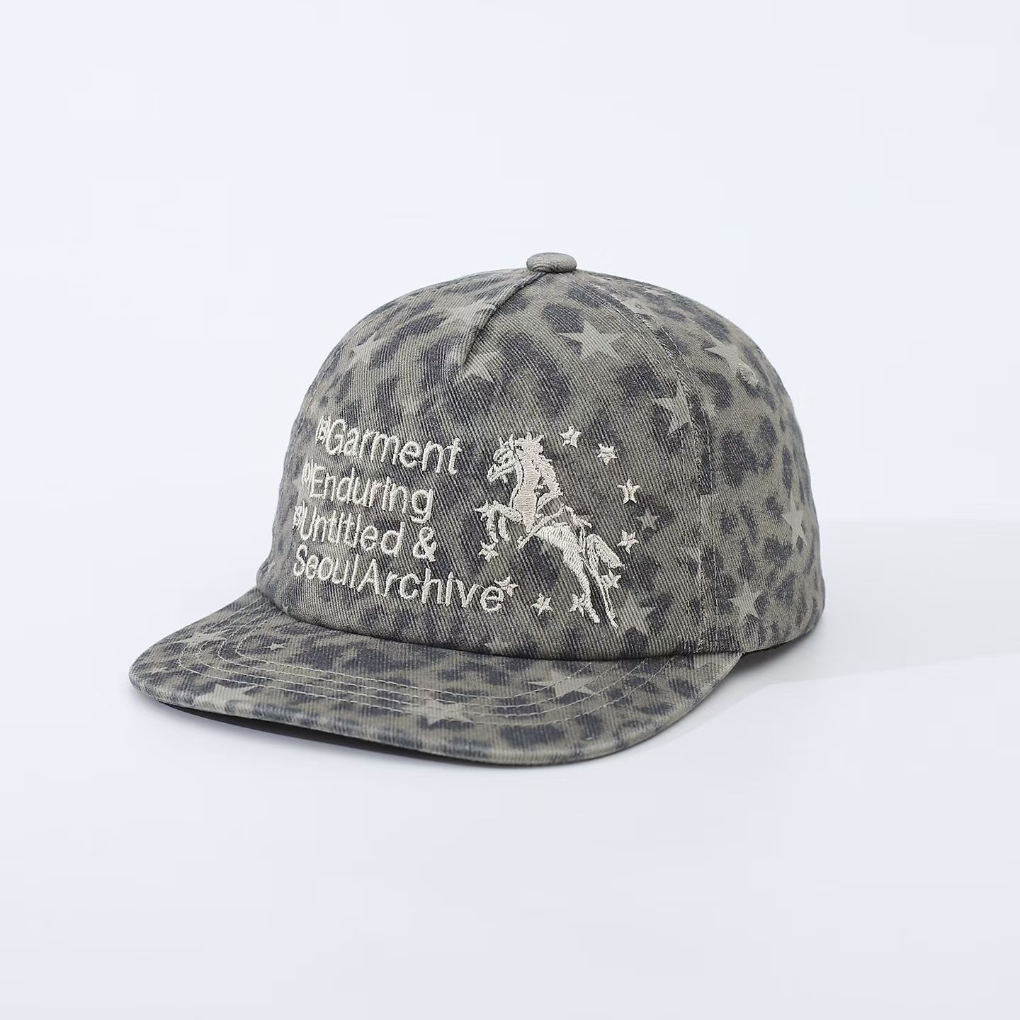 星柄のヒョウプリントと戦馬の文字刺繍が施されたフラットブリム - Embroidery Photoshop のレビューと価格
